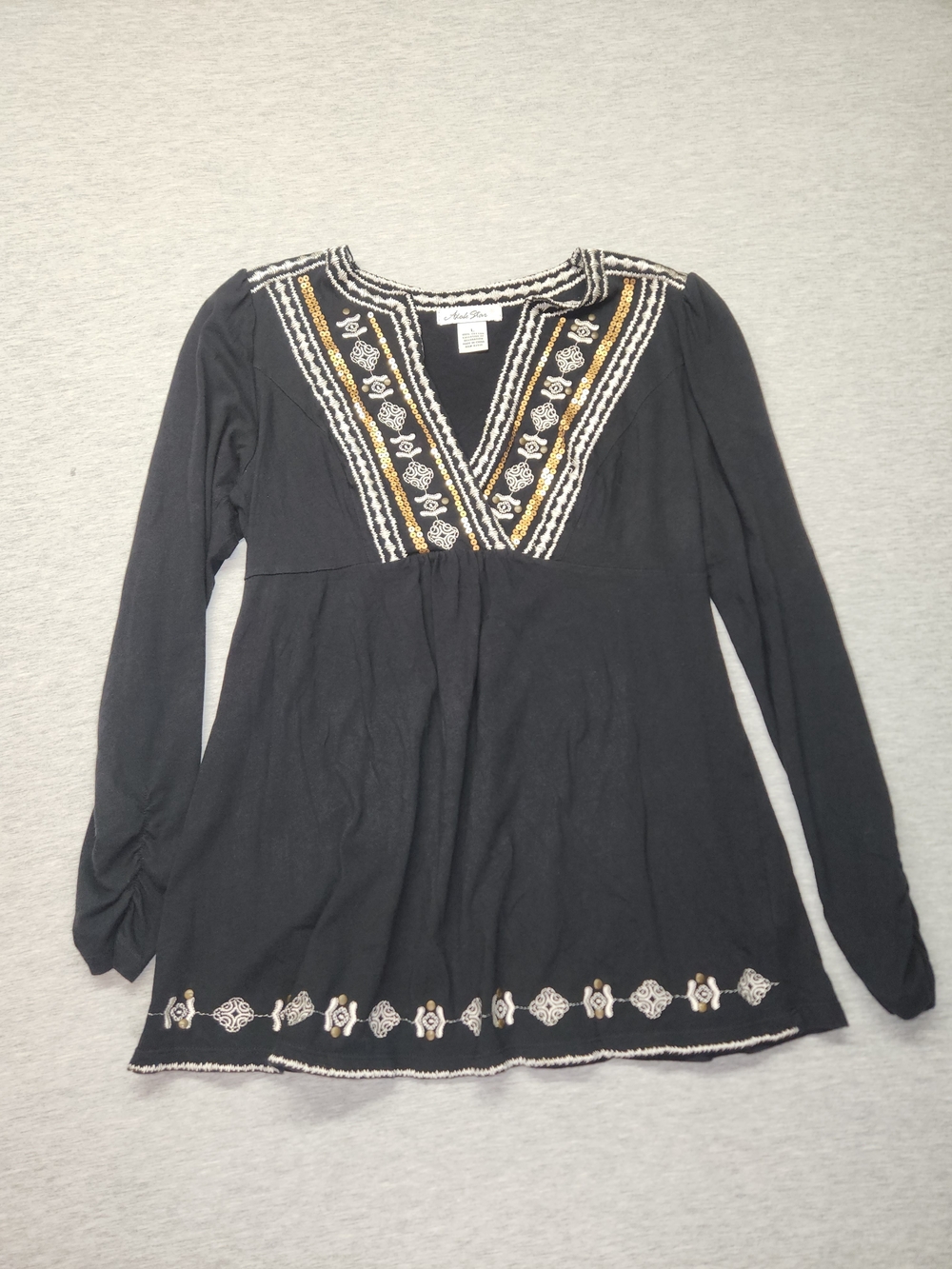 Boho Embroidered Long-Sleeve V-Neck Top - Black
